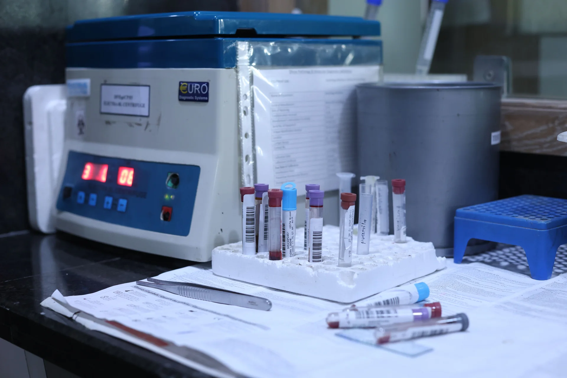 Hematology analyzer and laboratory equipment
